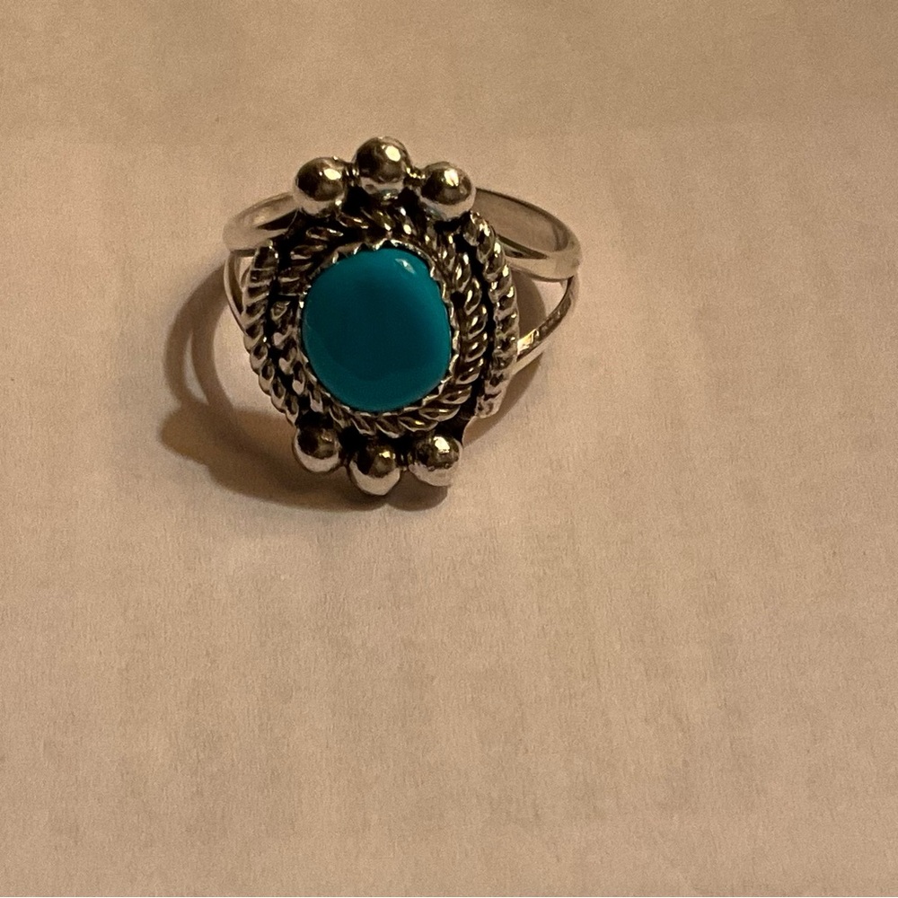 VTG Sterling Silver Native American Turquoise Ring With Rope & Bead Design S 7.5